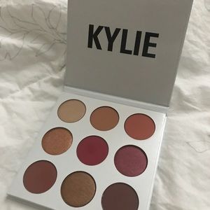 Kylie Jennery Kyshadow- The Burguyndy Palette